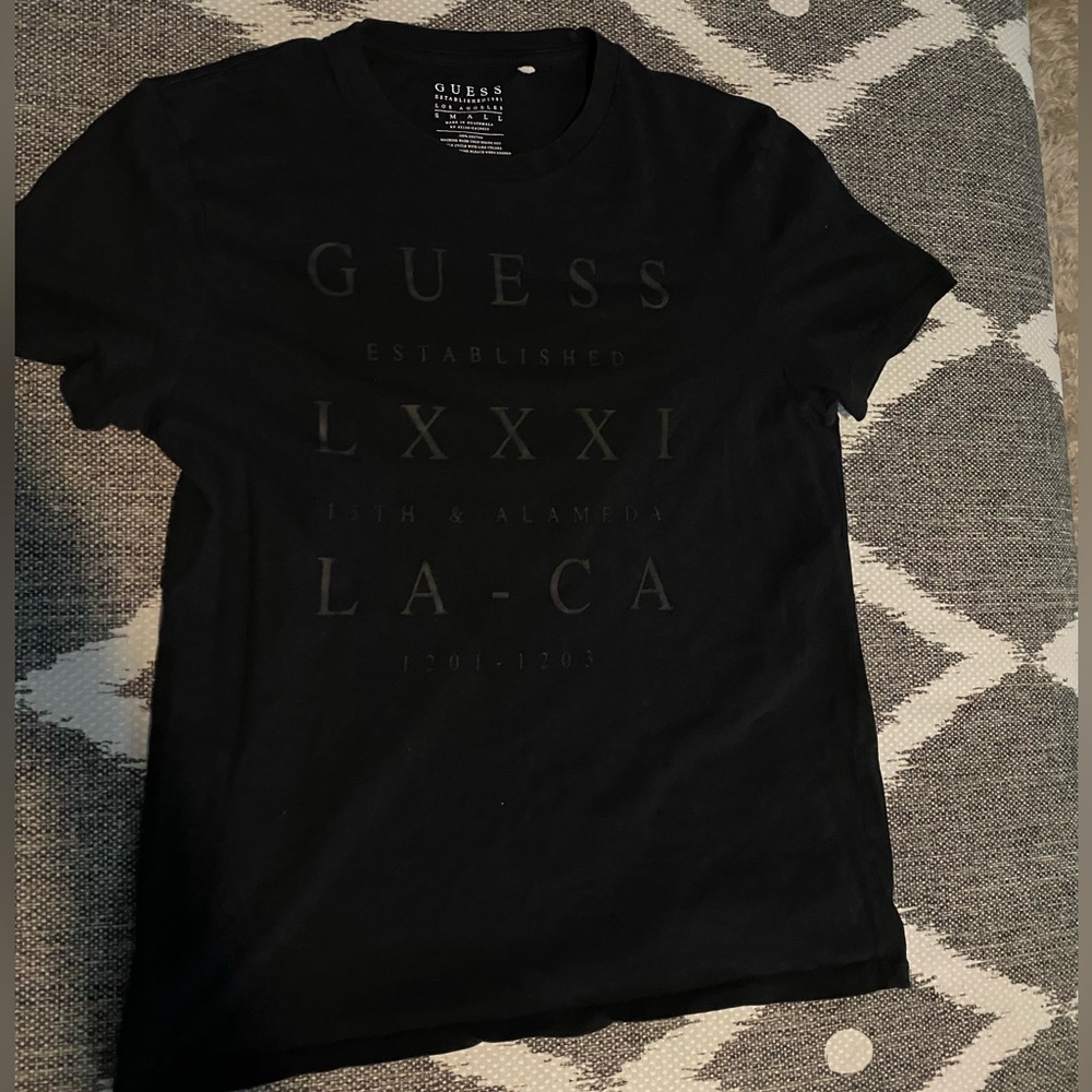 Guess t-shirt size small